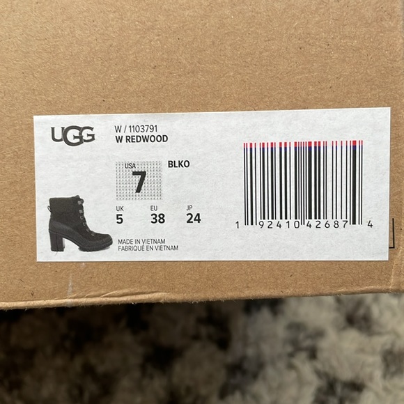 Ugg women’s Redwood booties charcoal grey color with stacked heel - Picture 7 of 7